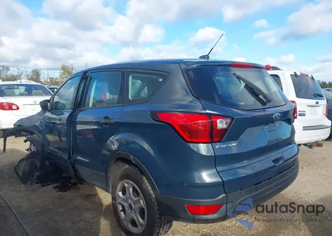 2019 Ford Escape S z USA, uszkodzony, nr VIN 1FMCU0F76KUC49402